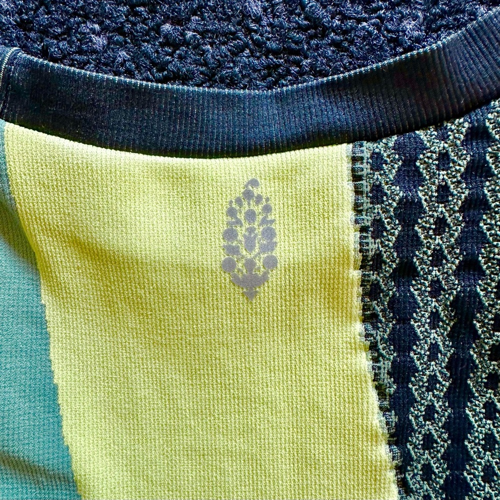 *NWOT* FREE PEOPLE MOVEMENT Seamless Long-Sleeve Athletic Top Black & Mint — M/L - Picture 5 of 8